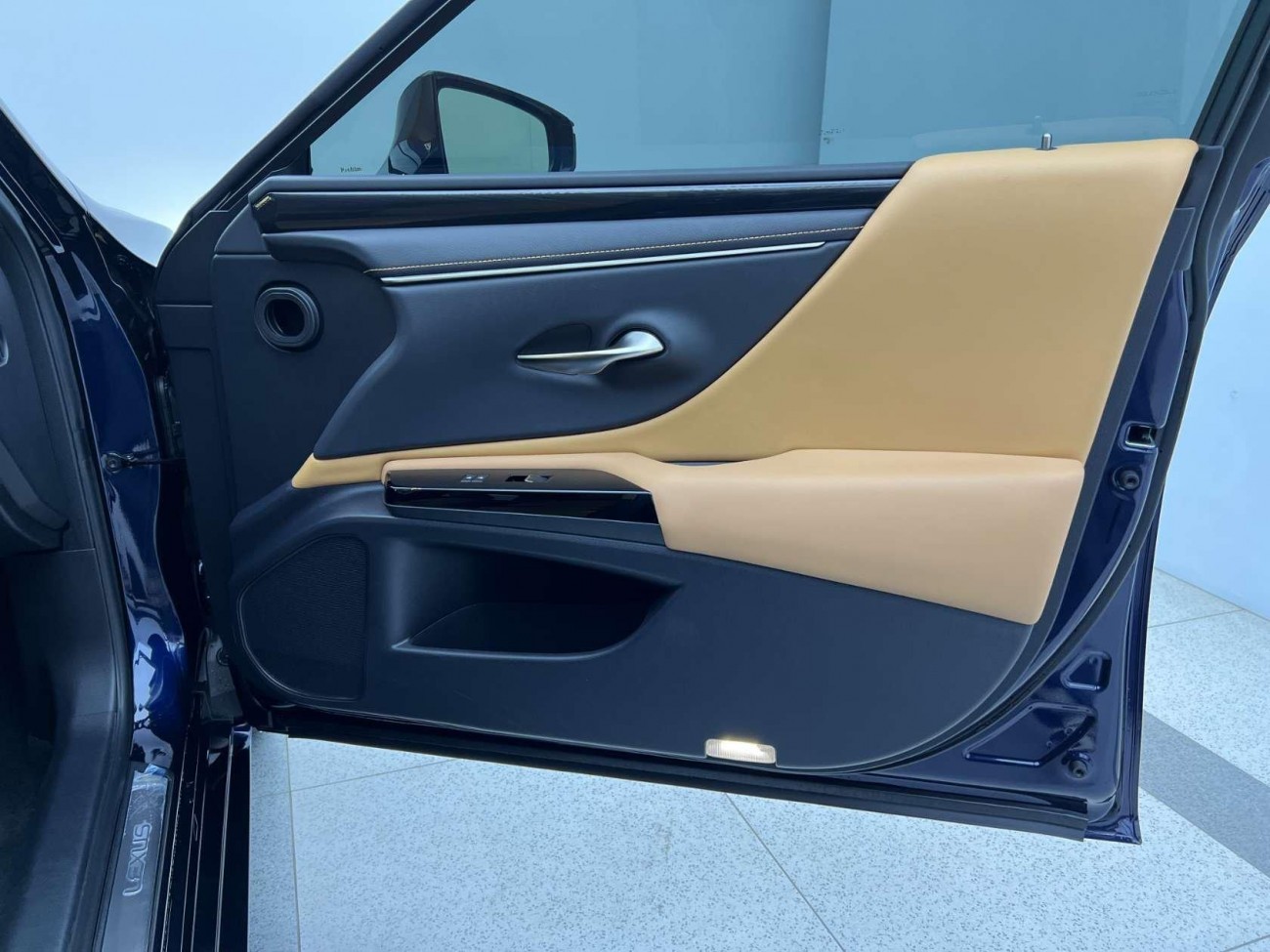 Lexus ES 200 2024