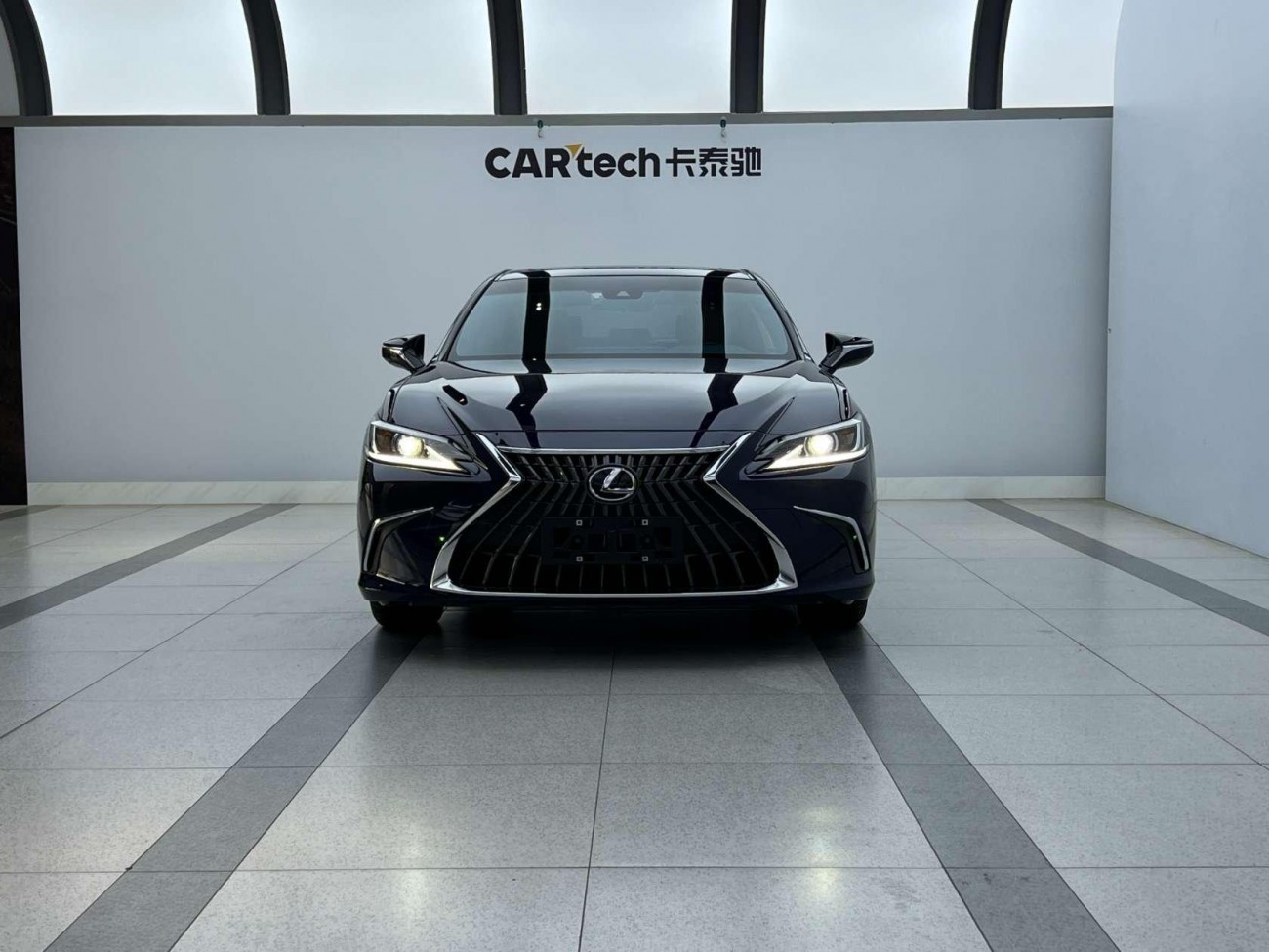 Lexus ES 200 2024