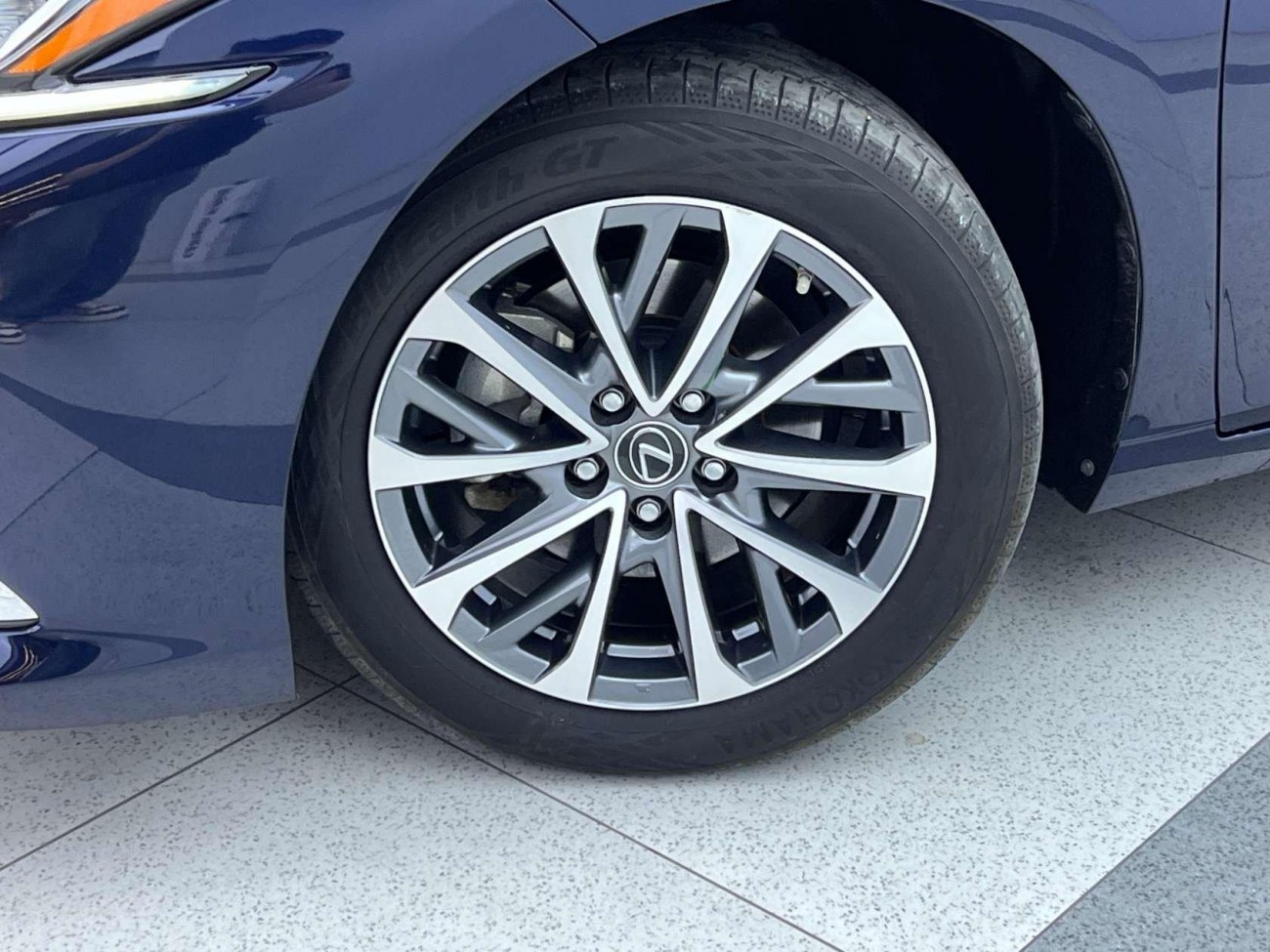 Lexus ES 200 2024
