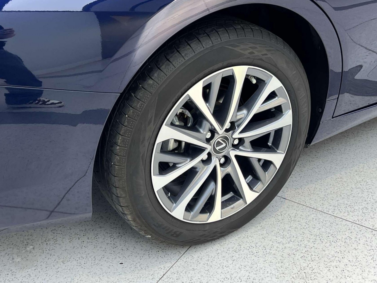 Lexus ES 200 2024