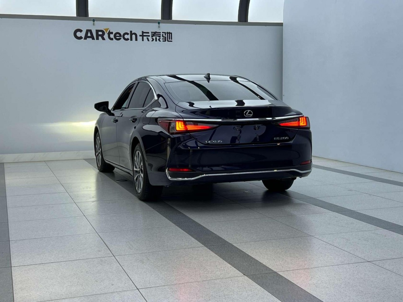 Lexus ES 200 2024