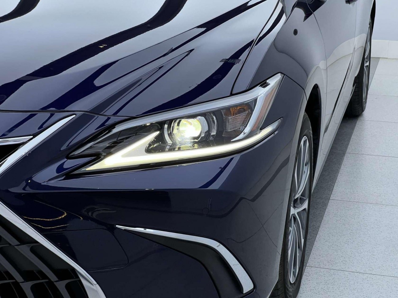 Lexus ES 200 2024