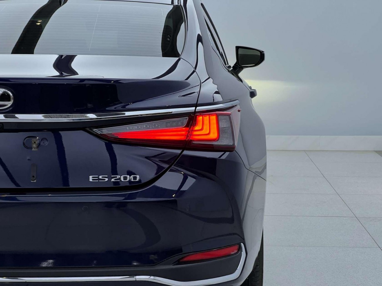 Lexus ES 200 2024