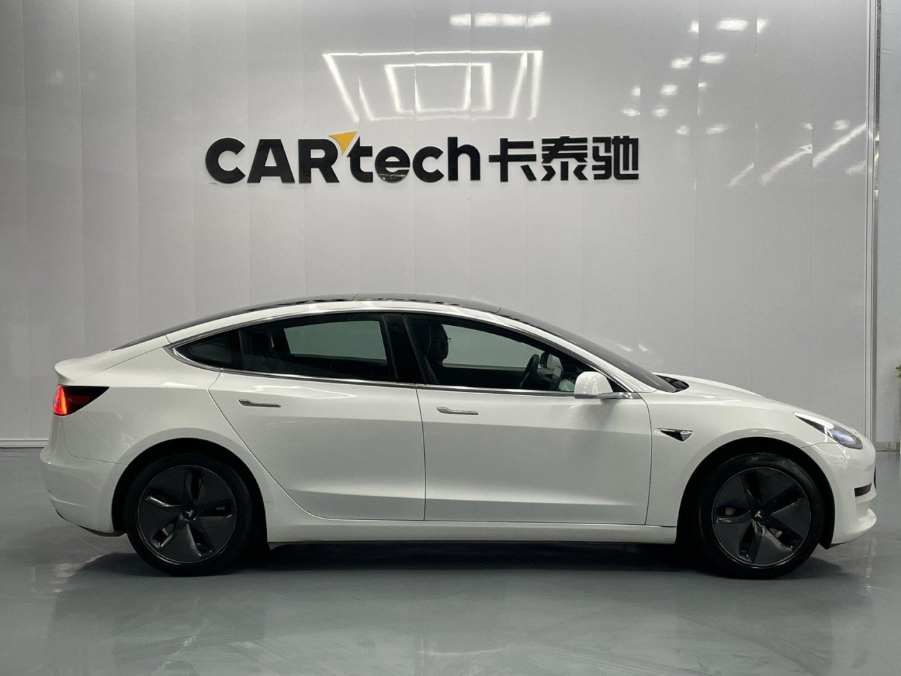 Tesla Model 3 2020