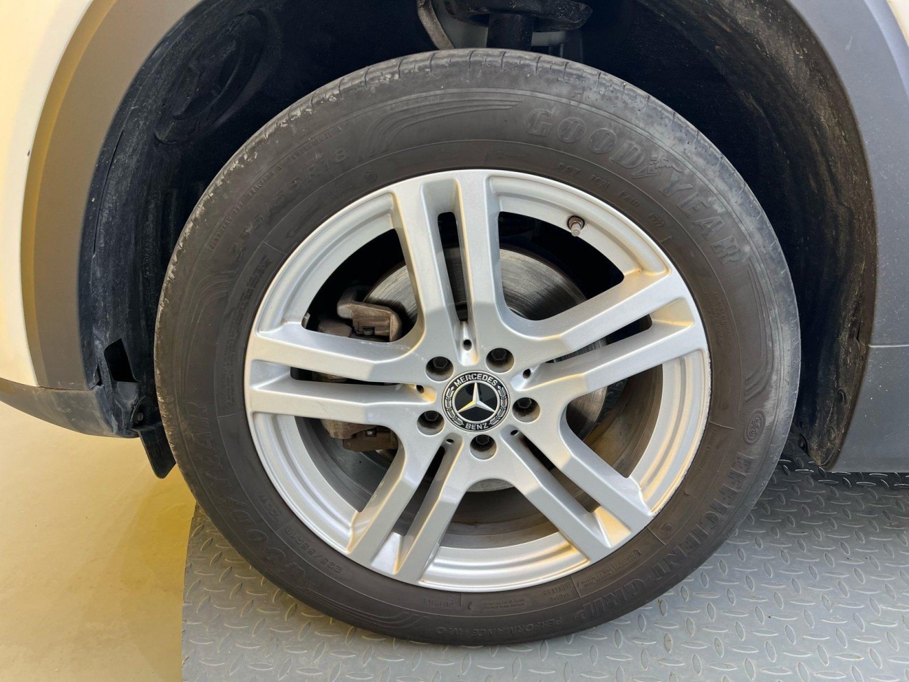 Mercedes-Benz GLB 2023