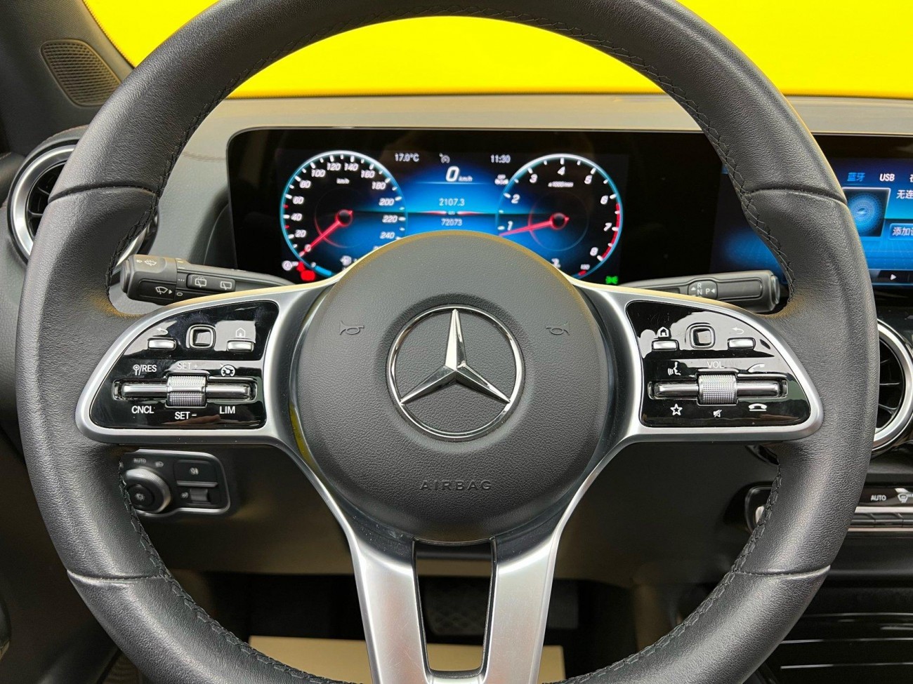 Mercedes-Benz GLB 2023