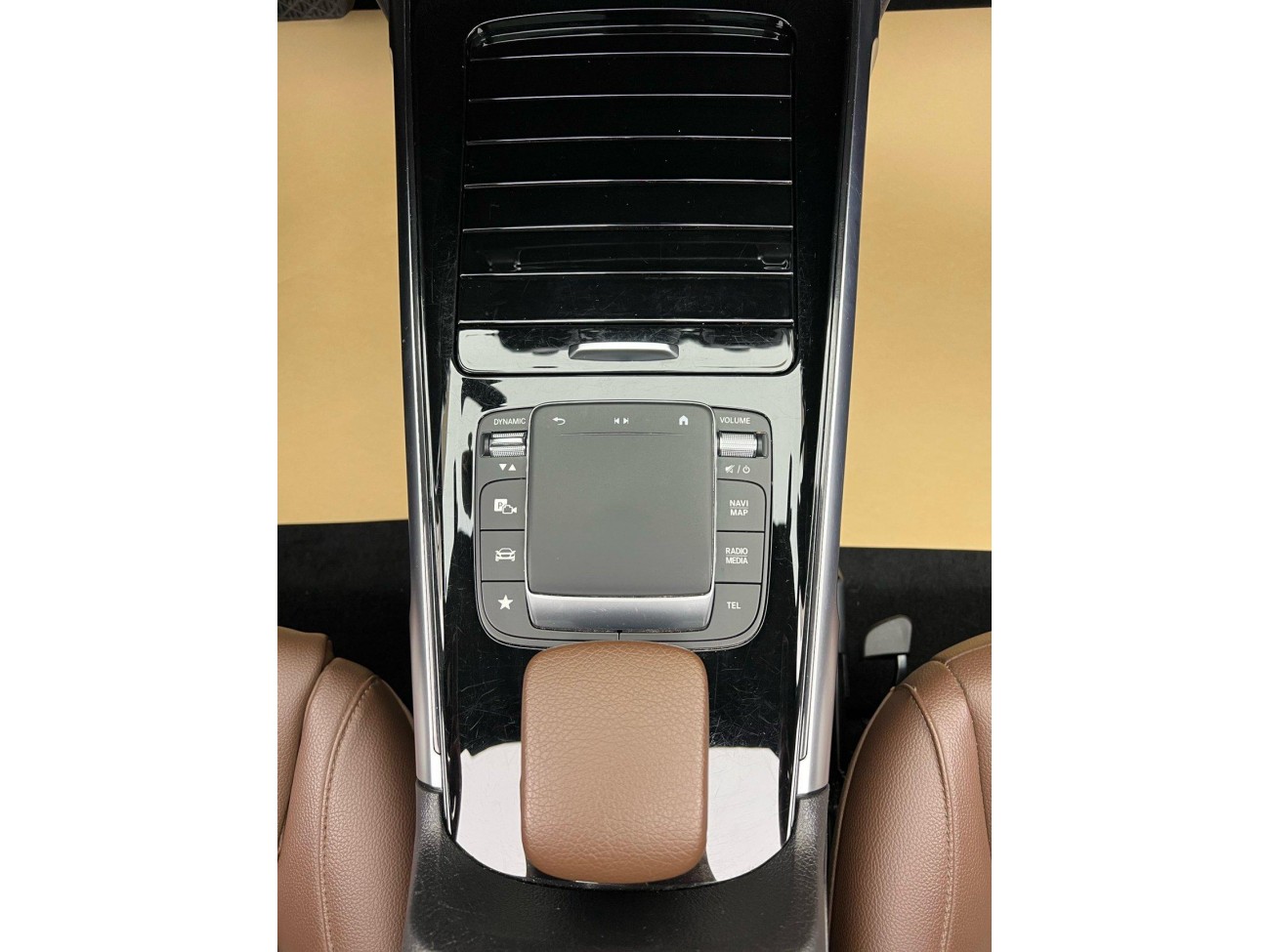 Mercedes-Benz GLB 2023