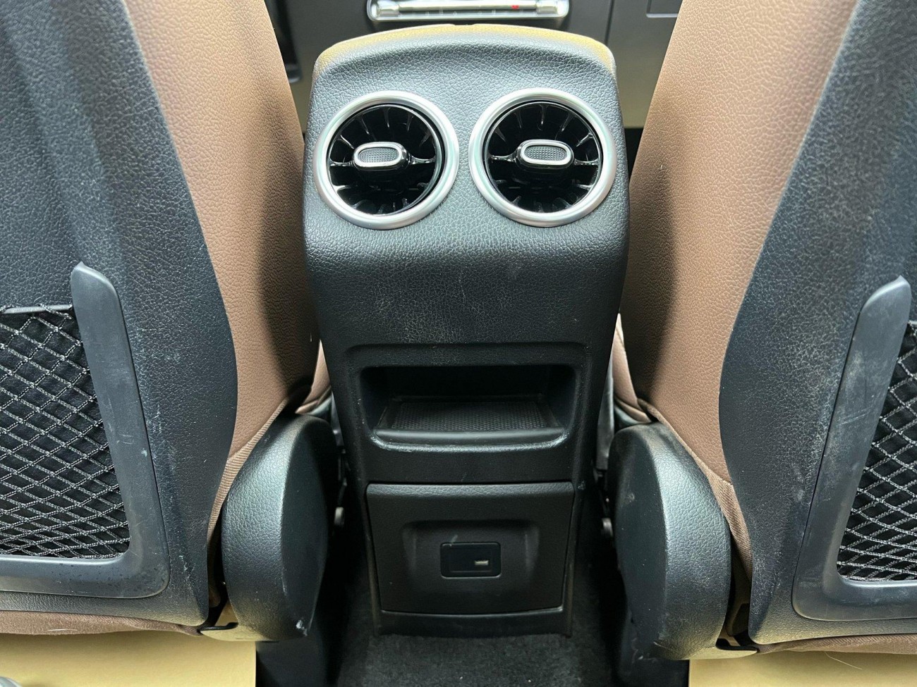 Mercedes-Benz GLB 2023