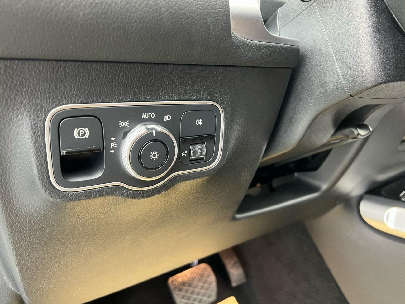 Mercedes-Benz GLB 2023
