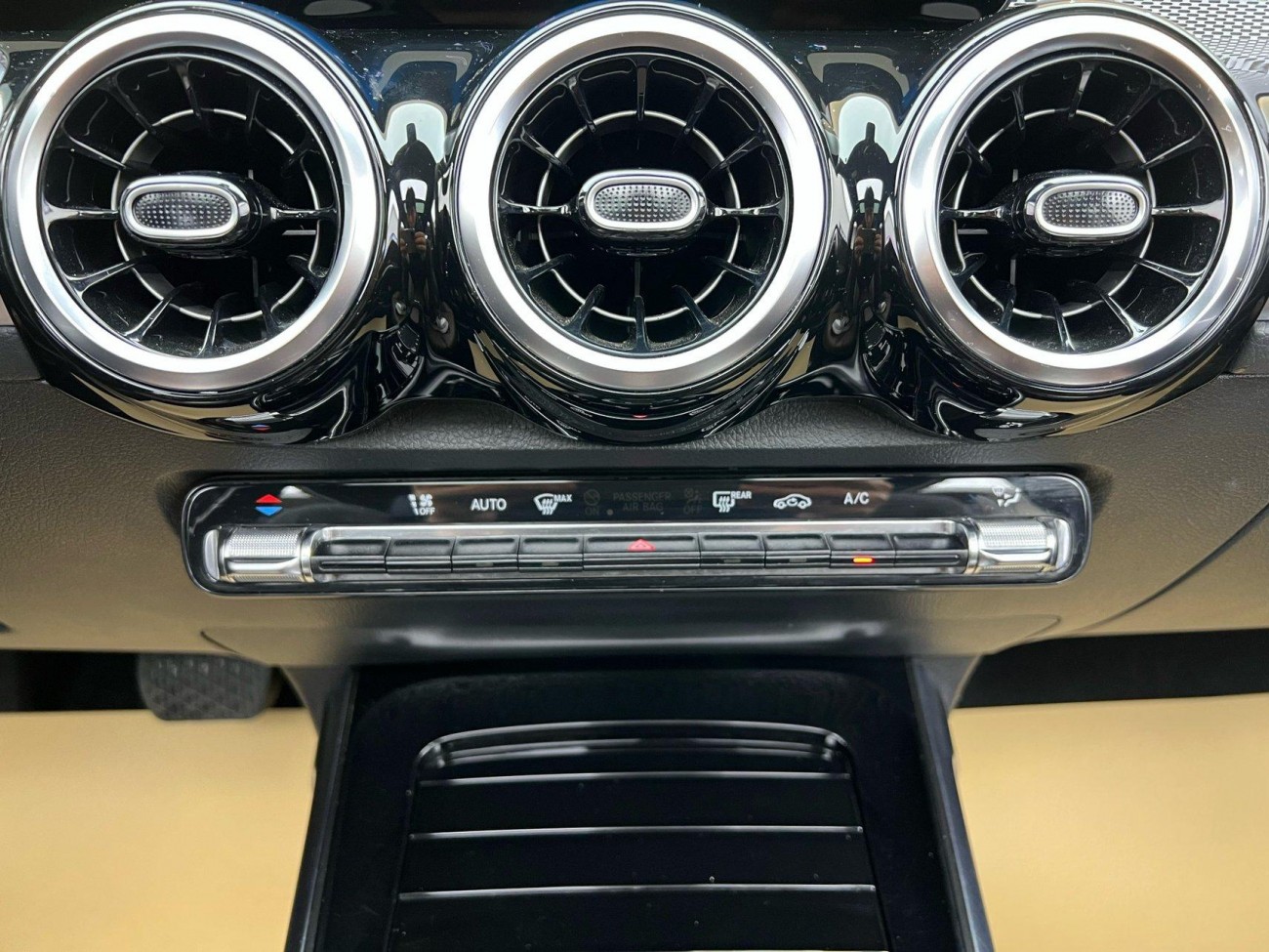 Mercedes-Benz GLB 2023