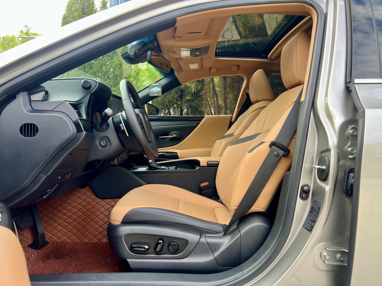 Lexus ES 300h 2023