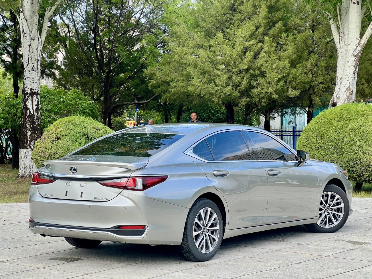 Lexus ES 300h 2023