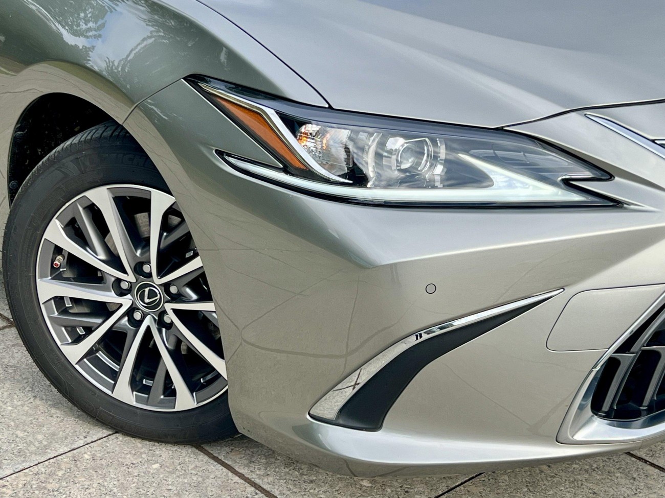 Lexus ES 300h 2023