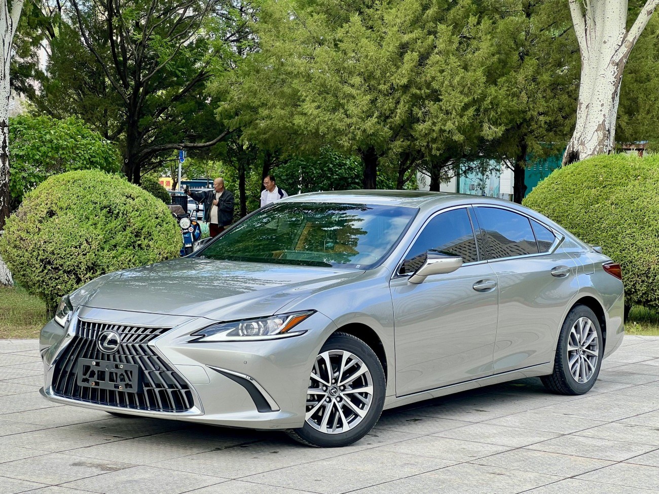 Lexus ES 300h 2023