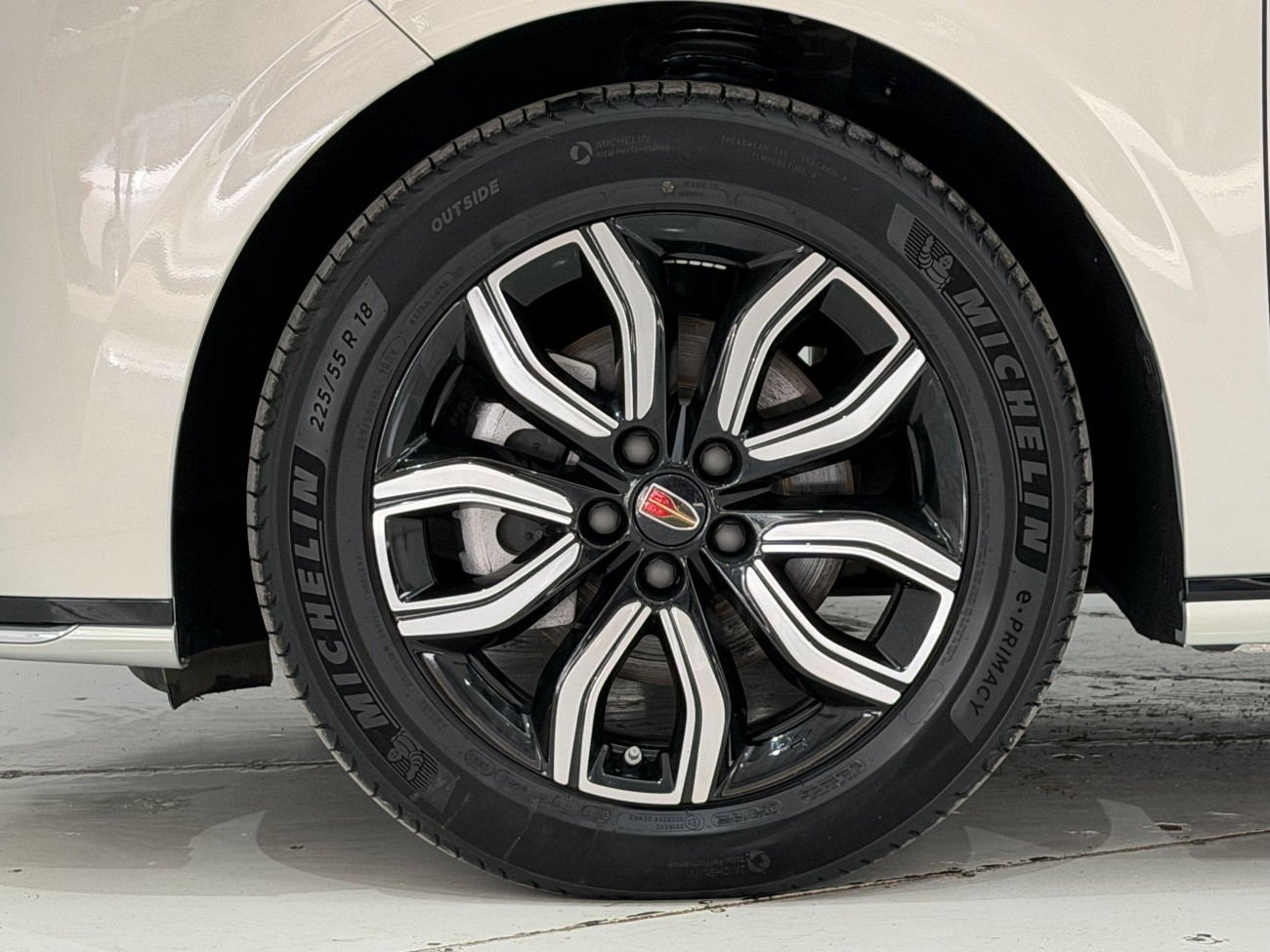 Hongqi HQ9 2023