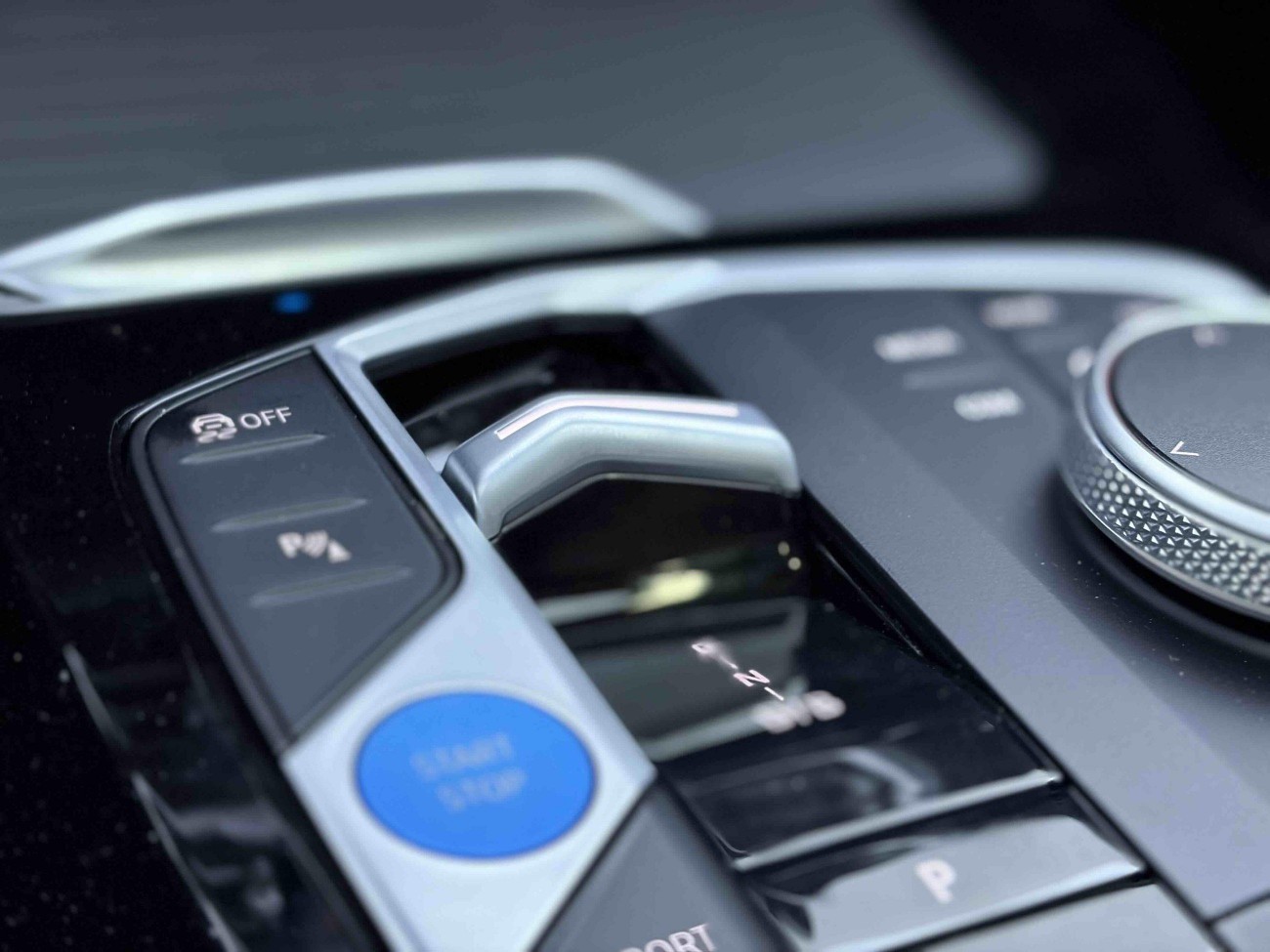 BMW iX3 2025