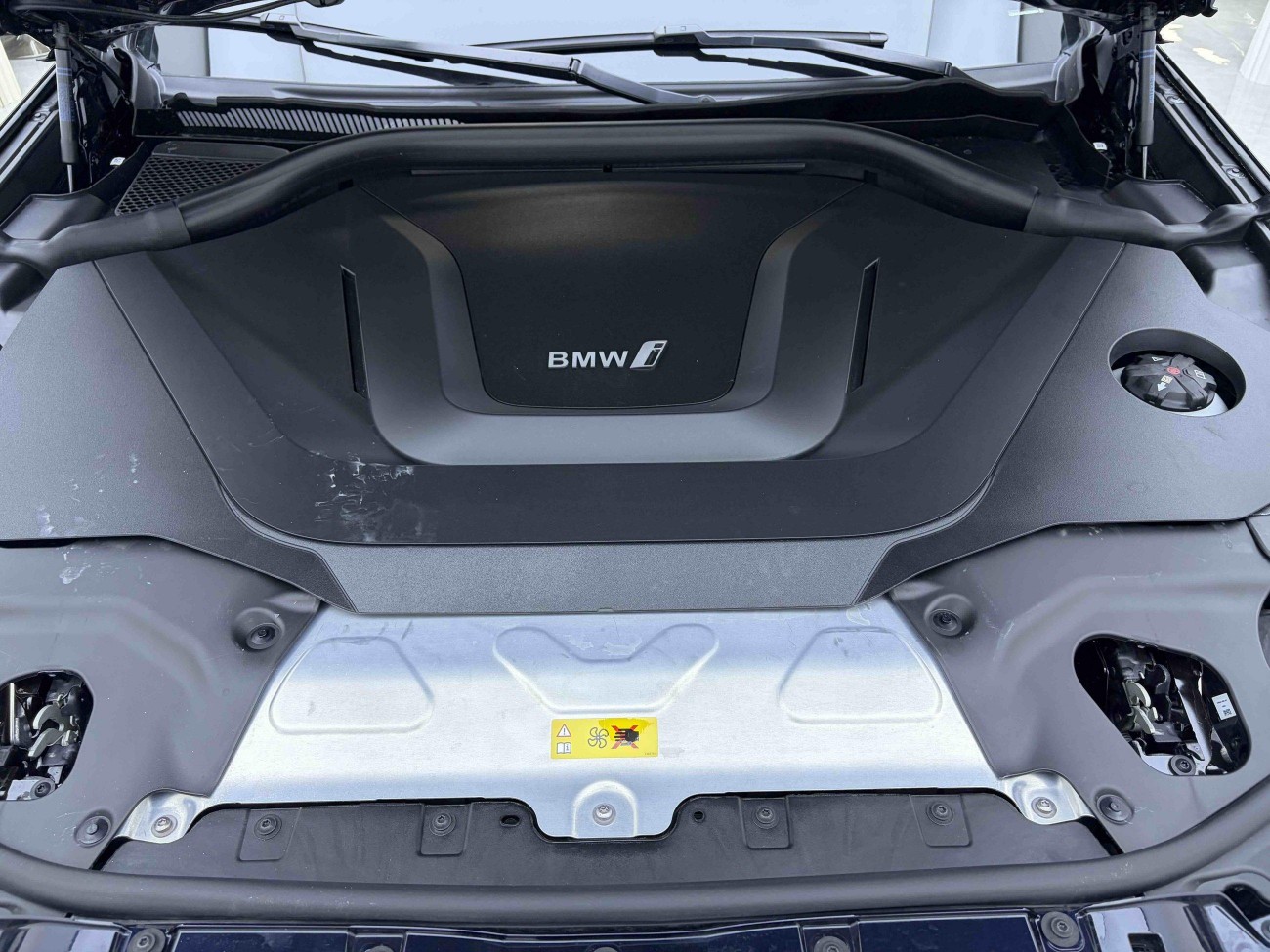 BMW iX3 2025