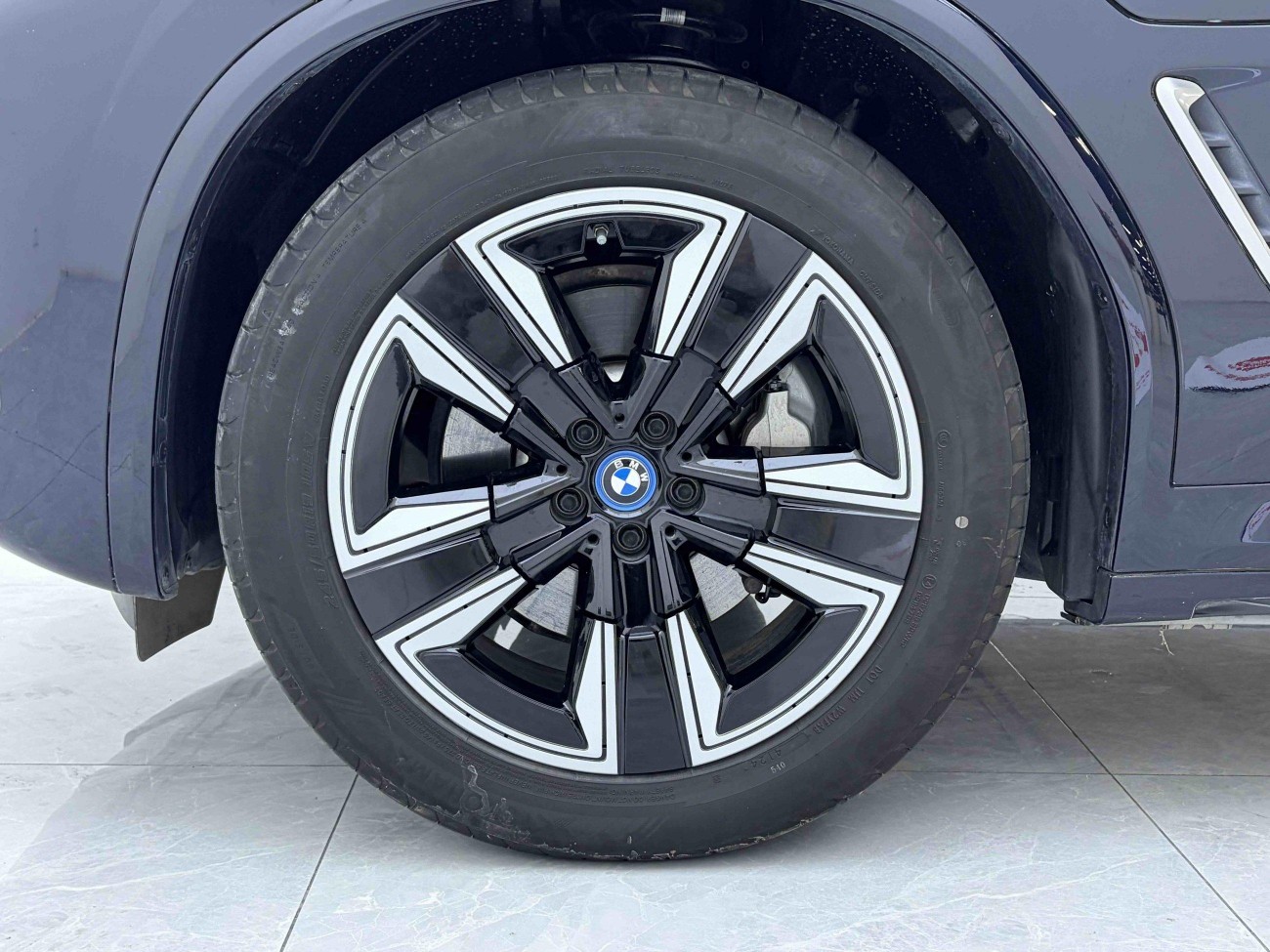 BMW iX3 2025