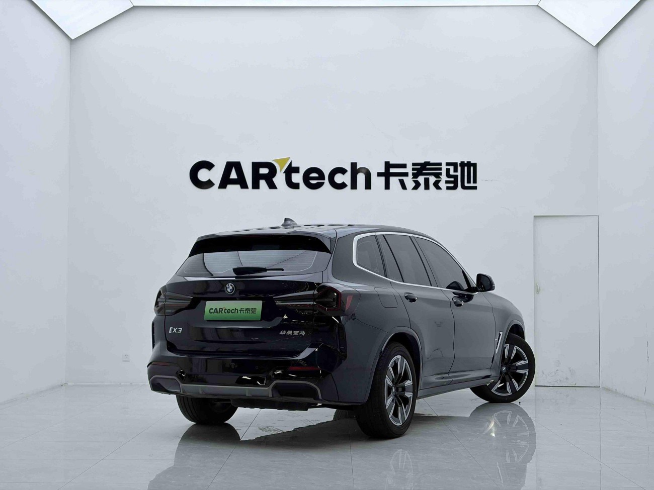 BMW iX3 2025