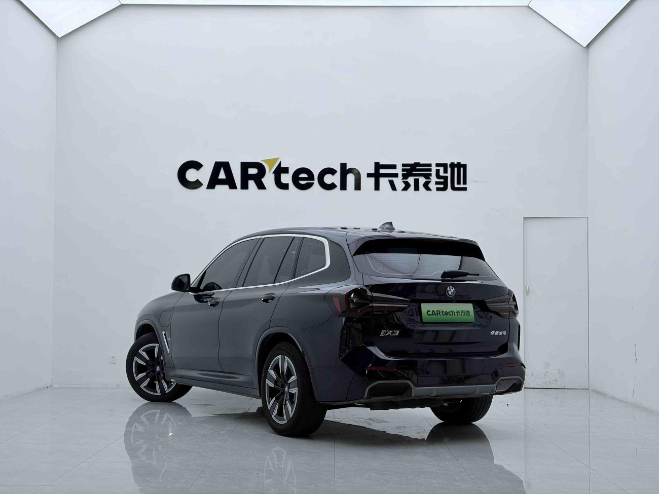 BMW iX3 2025