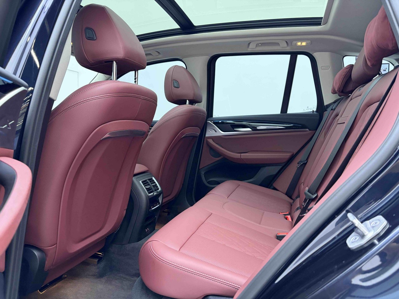 BMW iX3 2025