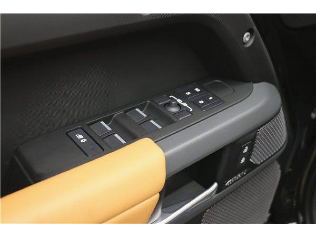 Land Rover Defender 2024