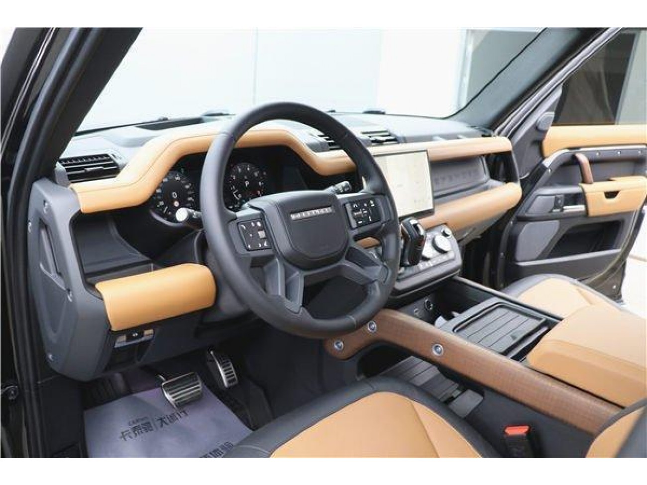 Land Rover Defender 2024