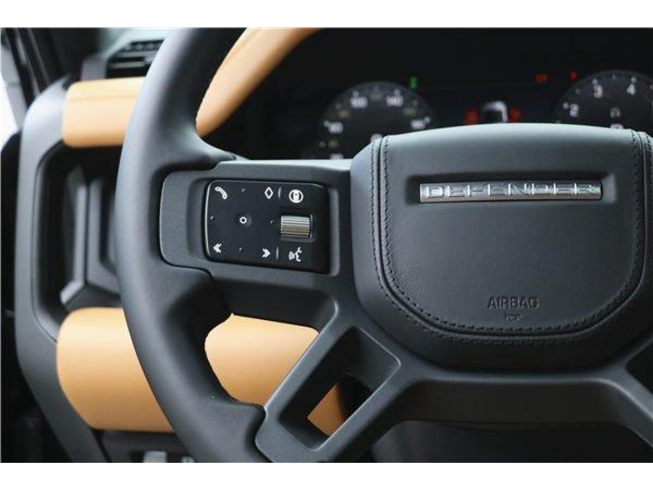 Land Rover Defender 2024