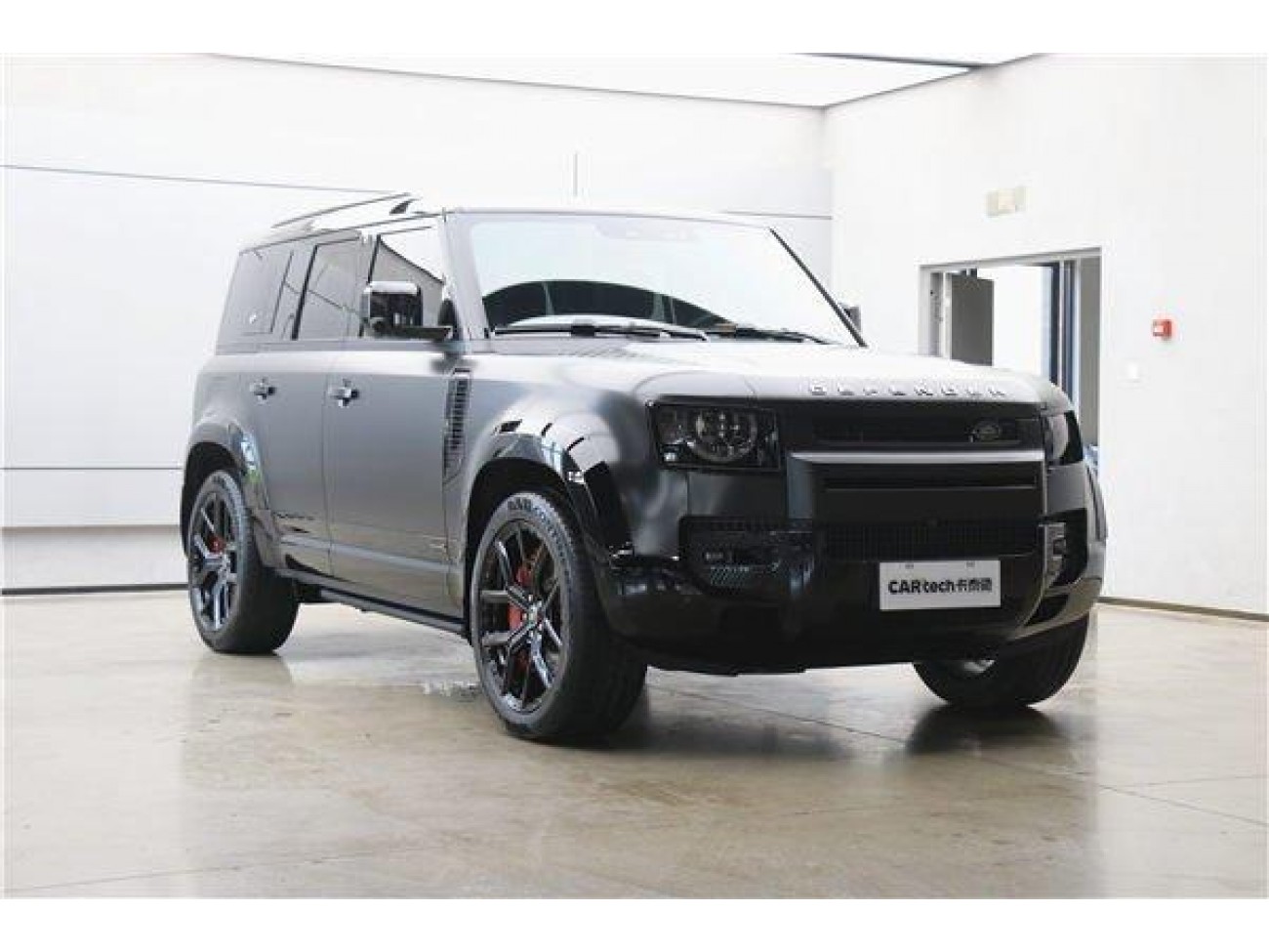 Land Rover Defender 2024