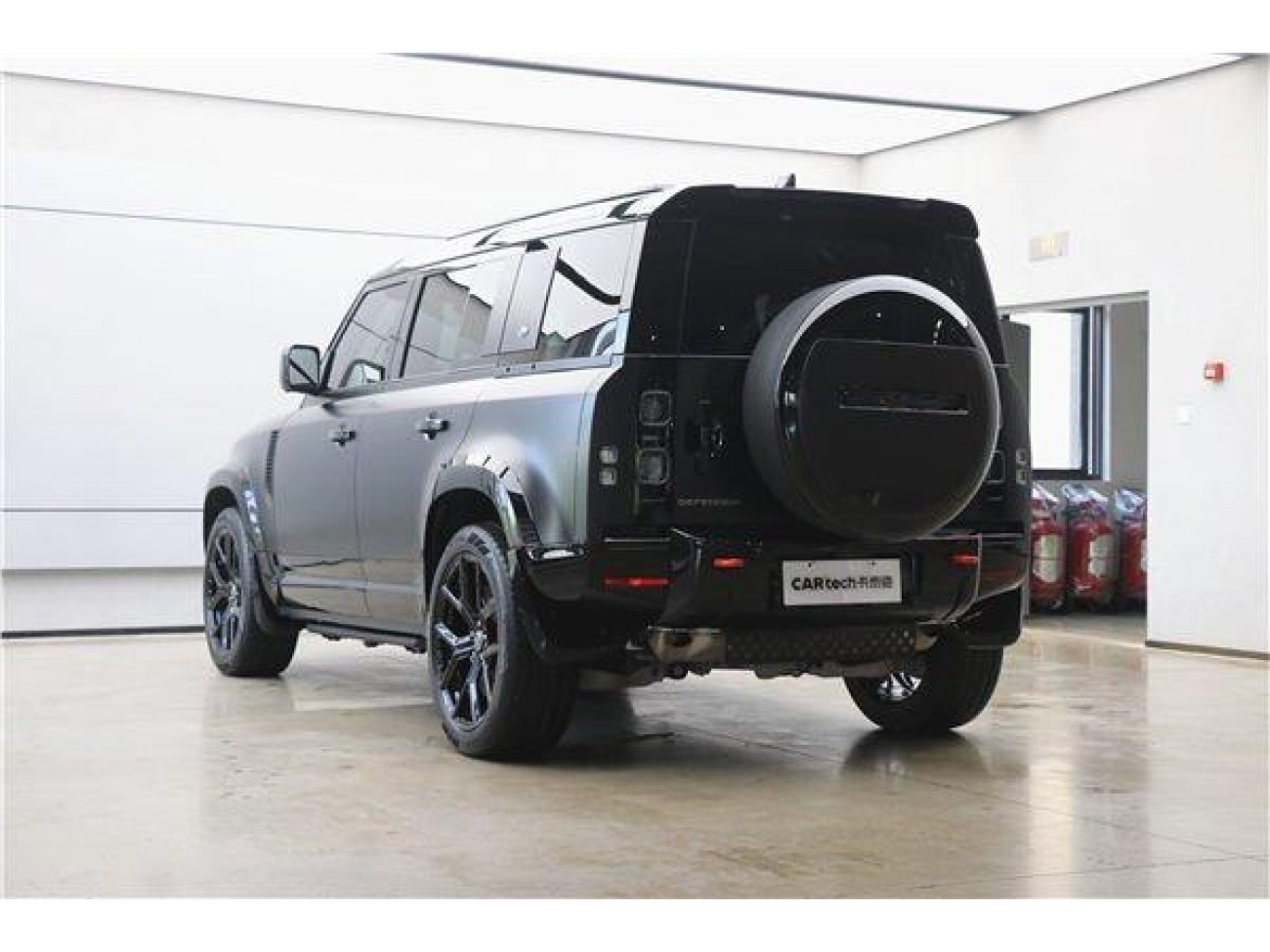 Land Rover Defender 2024
