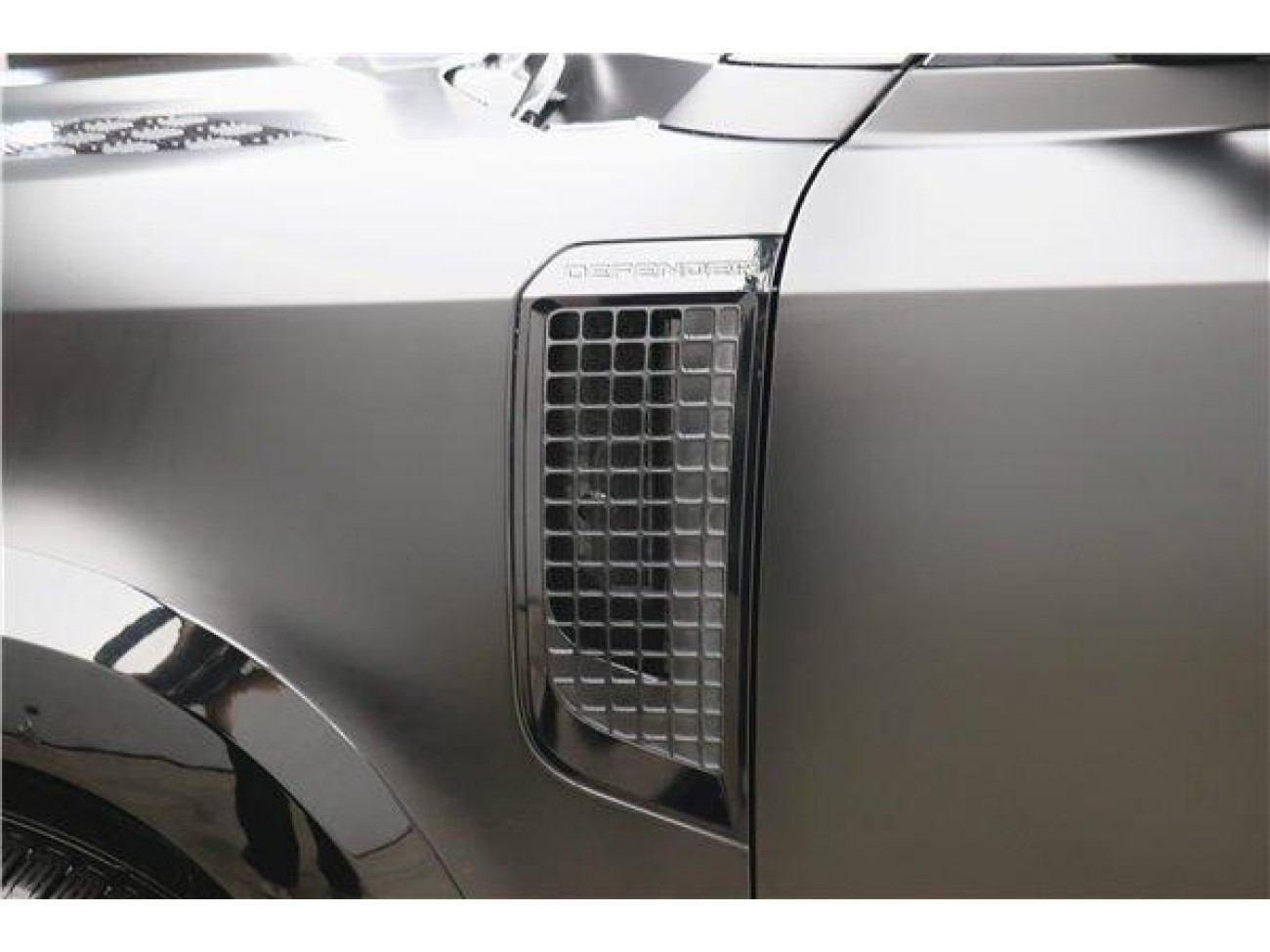 Land Rover Defender 2024