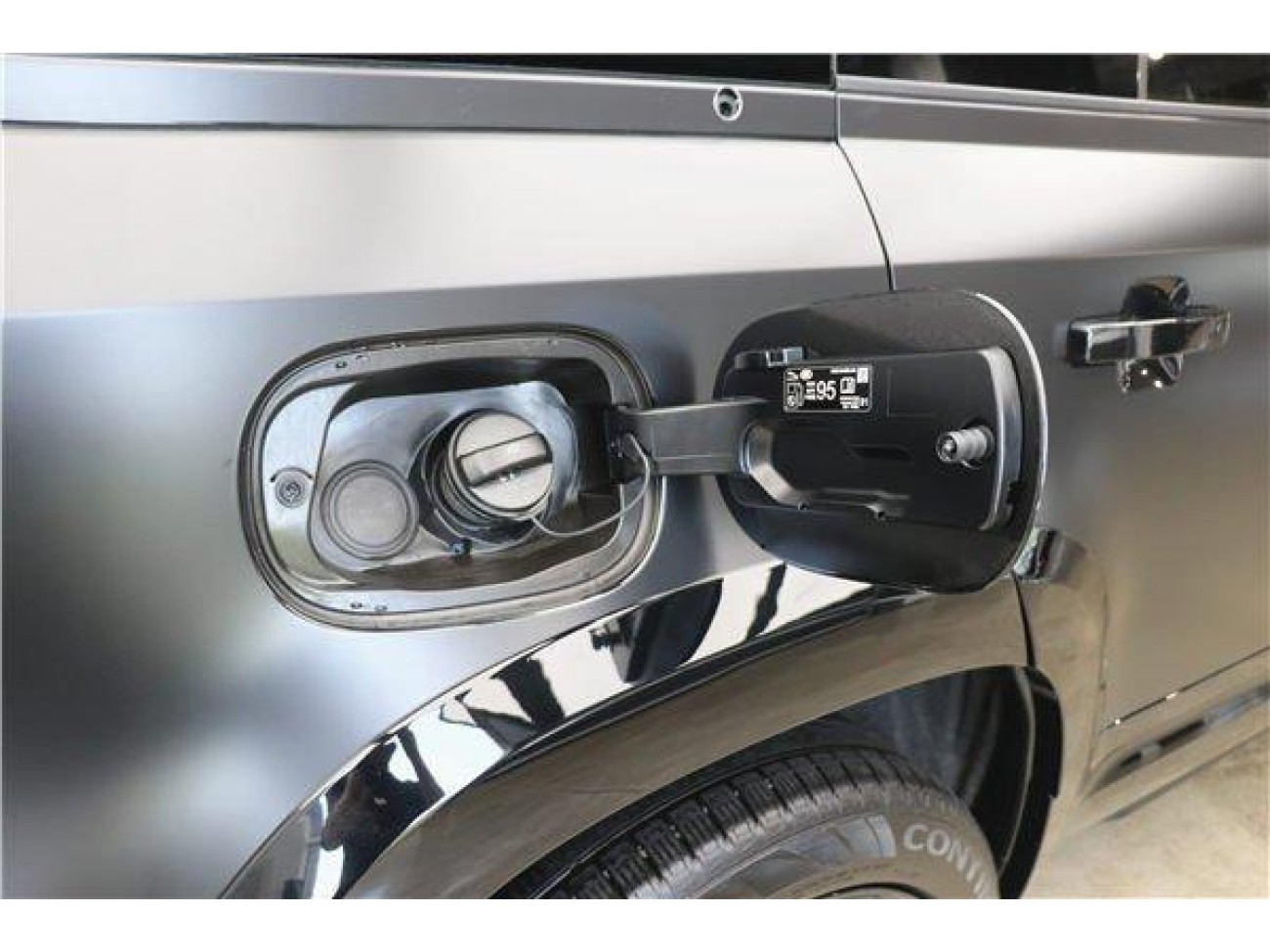 Land Rover Defender 2024