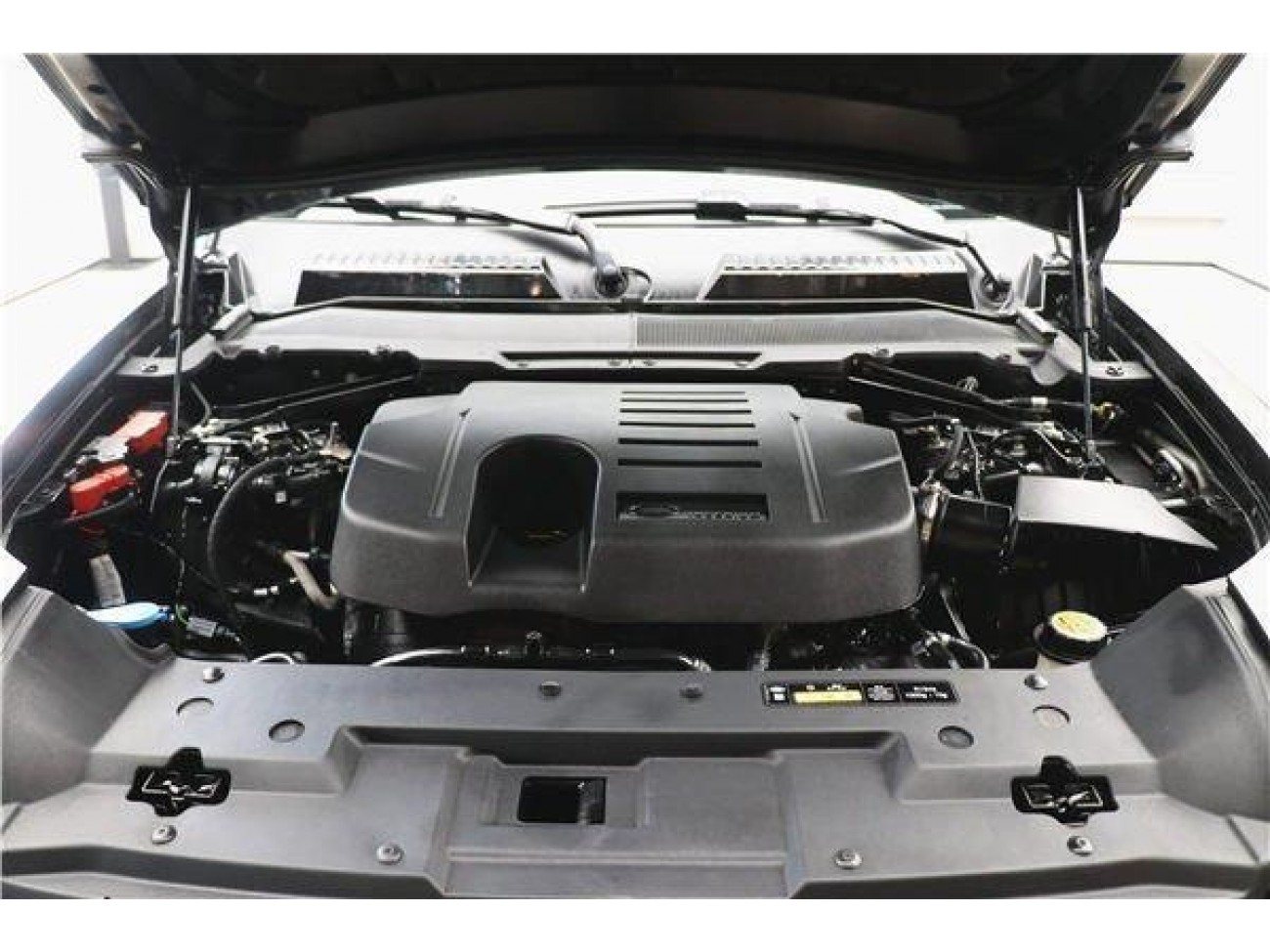 Land Rover Defender 2024