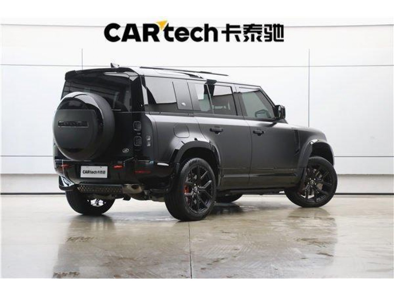 Land Rover Defender 2024