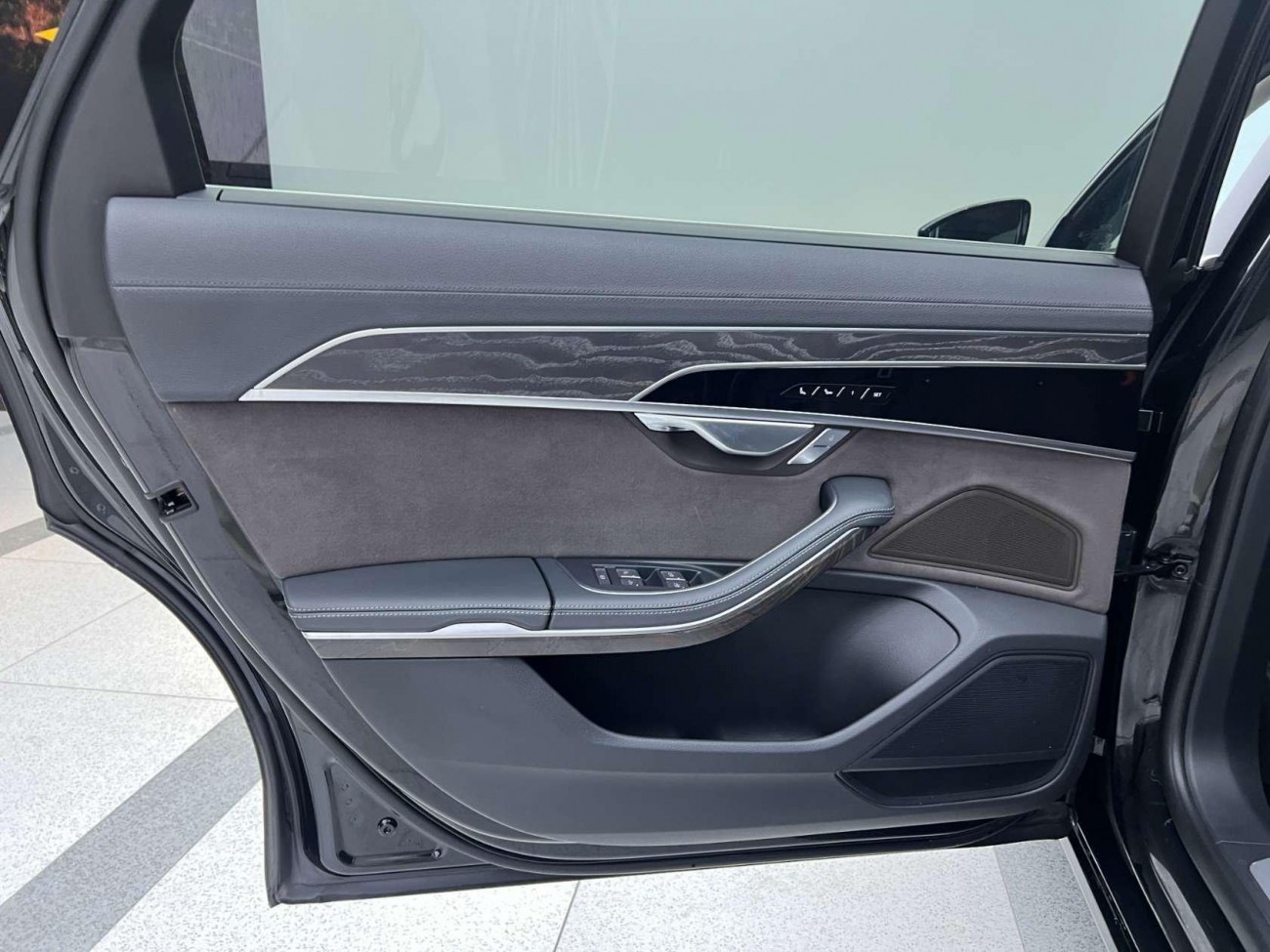 Audi A8L 50 TFSI 2023