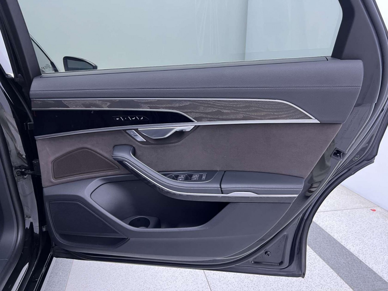 Audi A8L 50 TFSI 2023