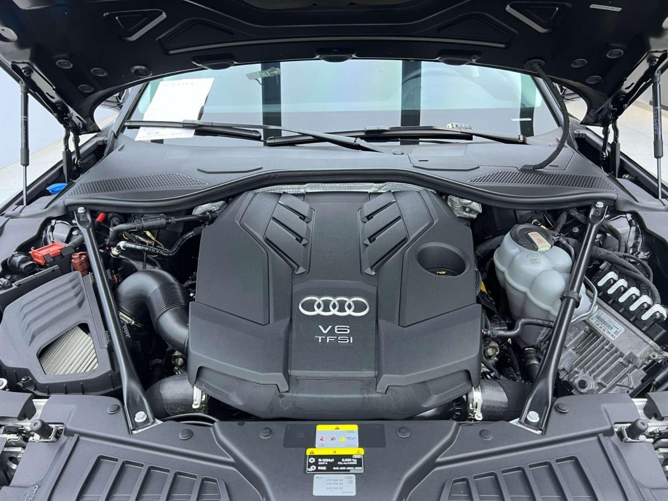 Audi A8L 50 TFSI 2023