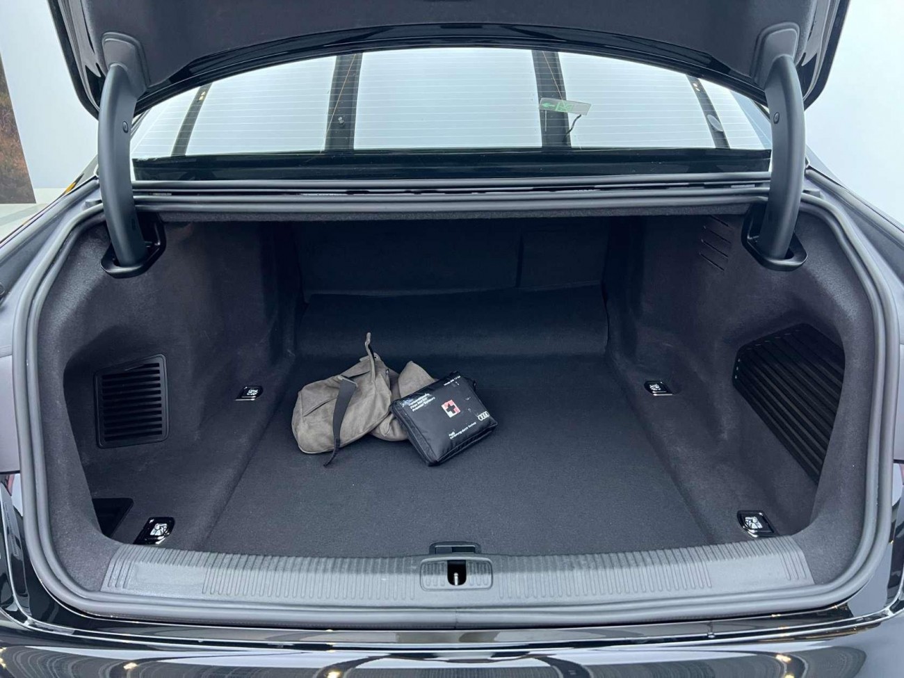 Audi A8L 50 TFSI 2023