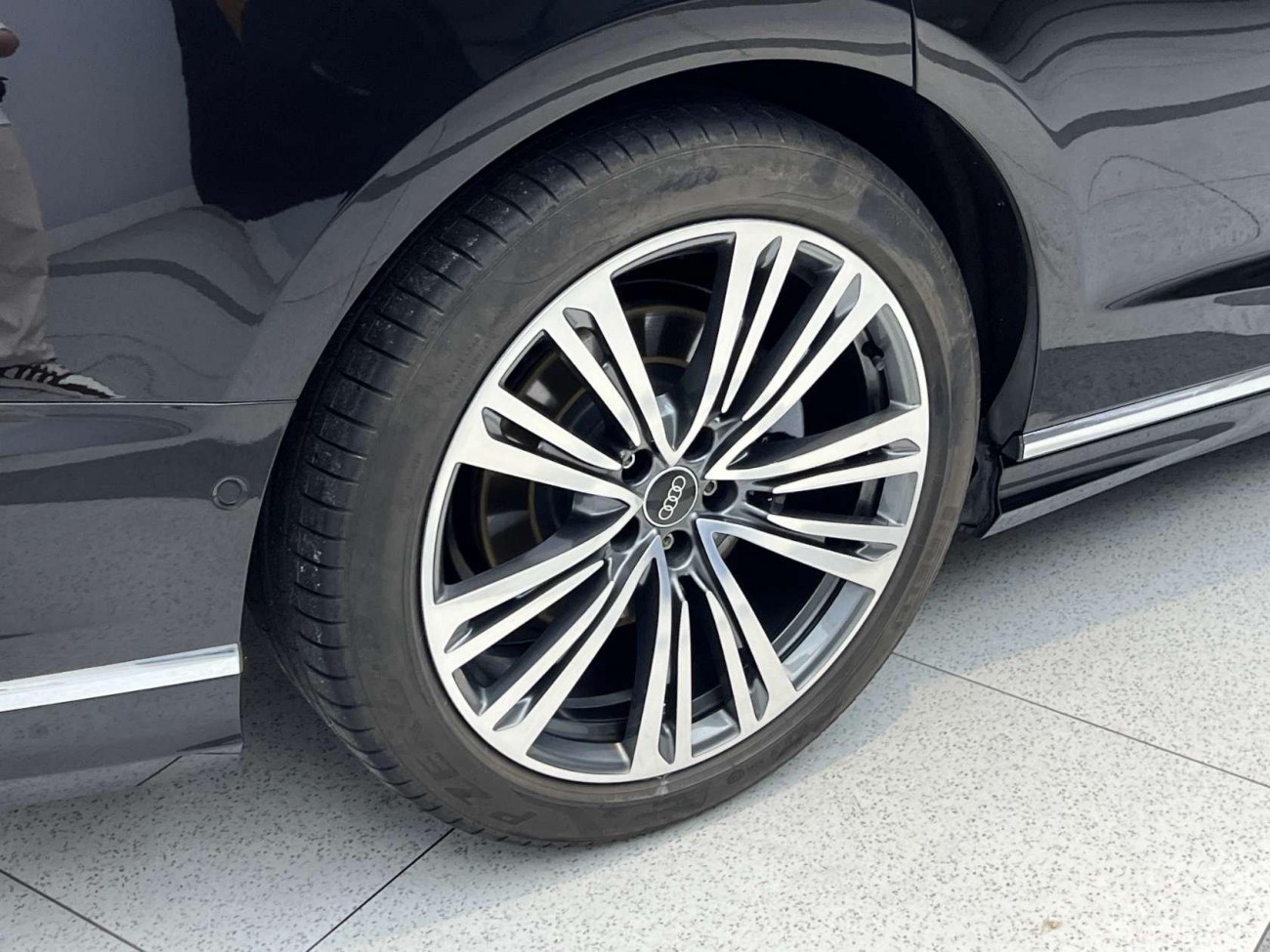 Audi A8L 50 TFSI 2023