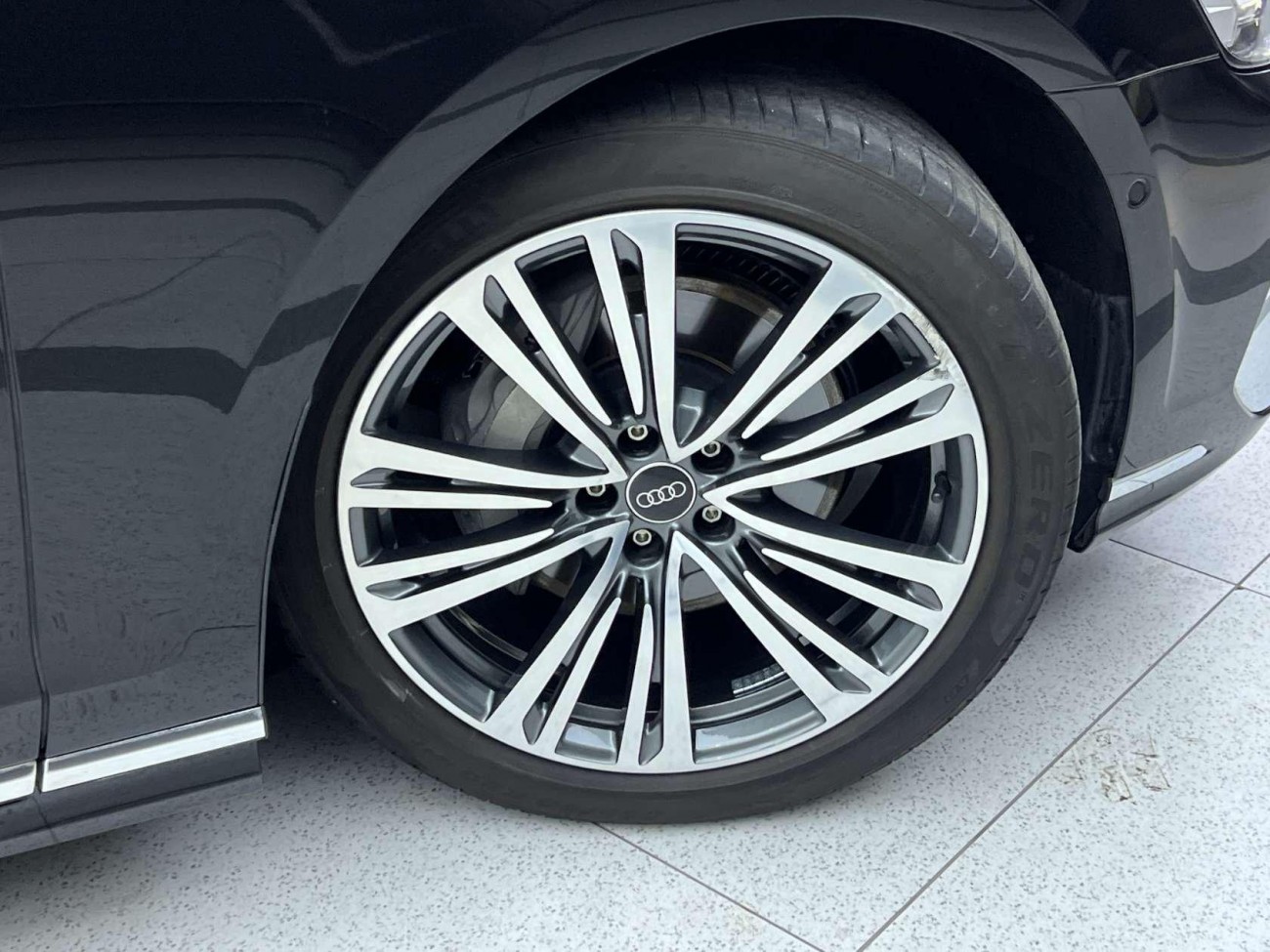 Audi A8L 50 TFSI 2023
