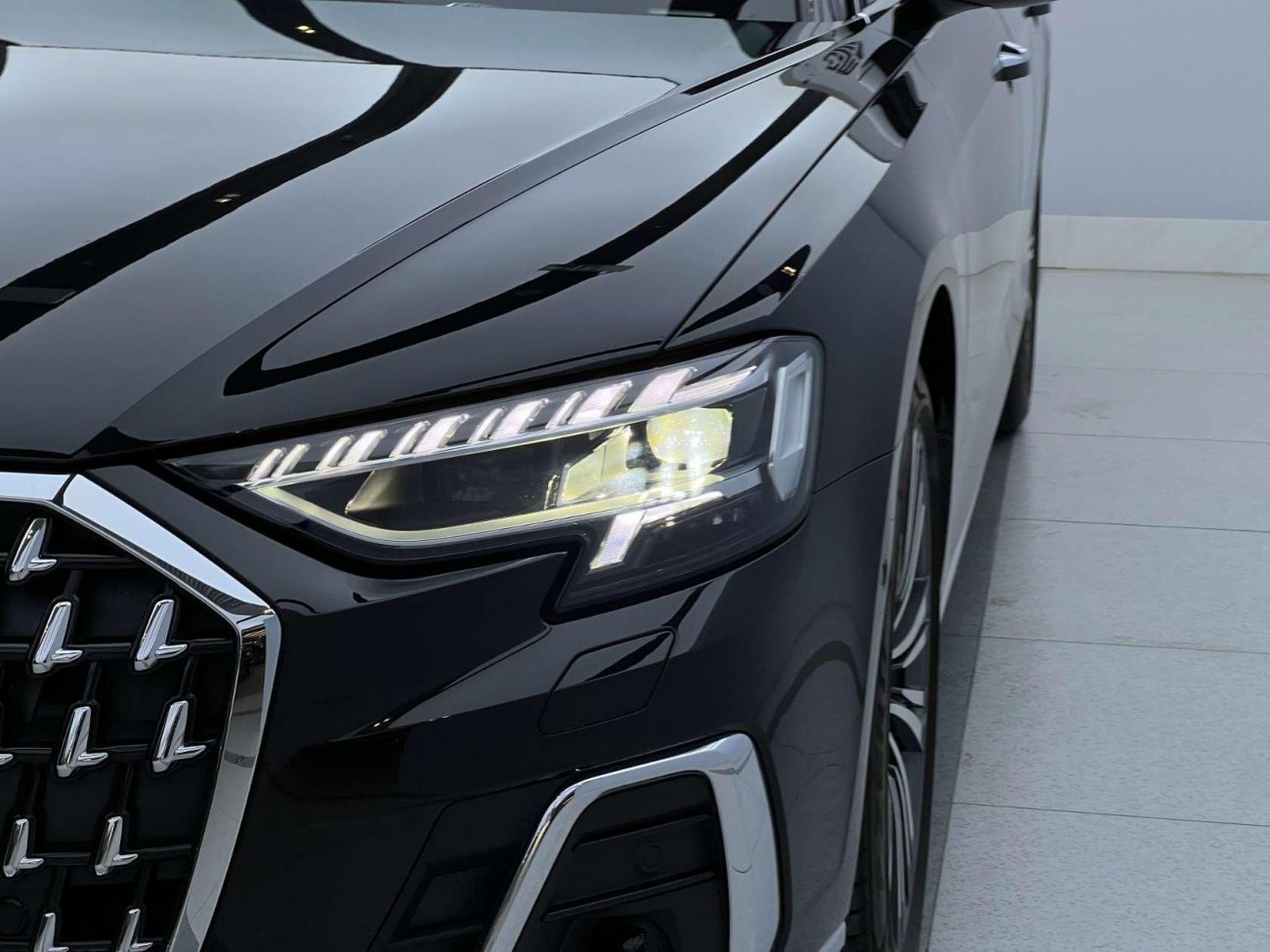 Audi A8L 50 TFSI 2023