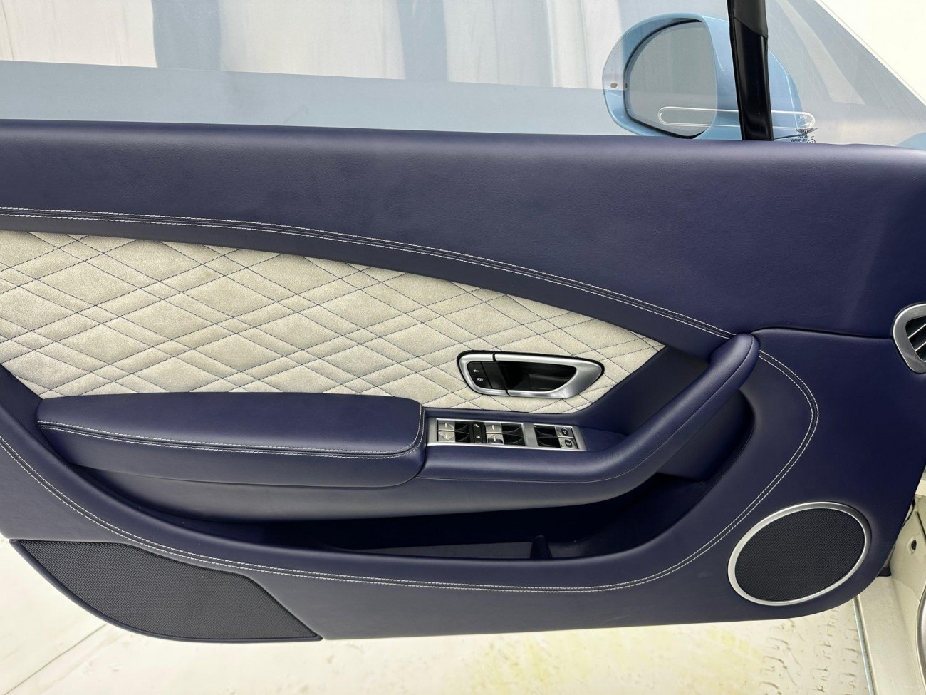 Bentley 2012 2012