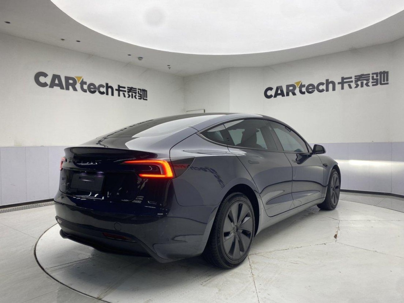 Tesla Model 3 2024
