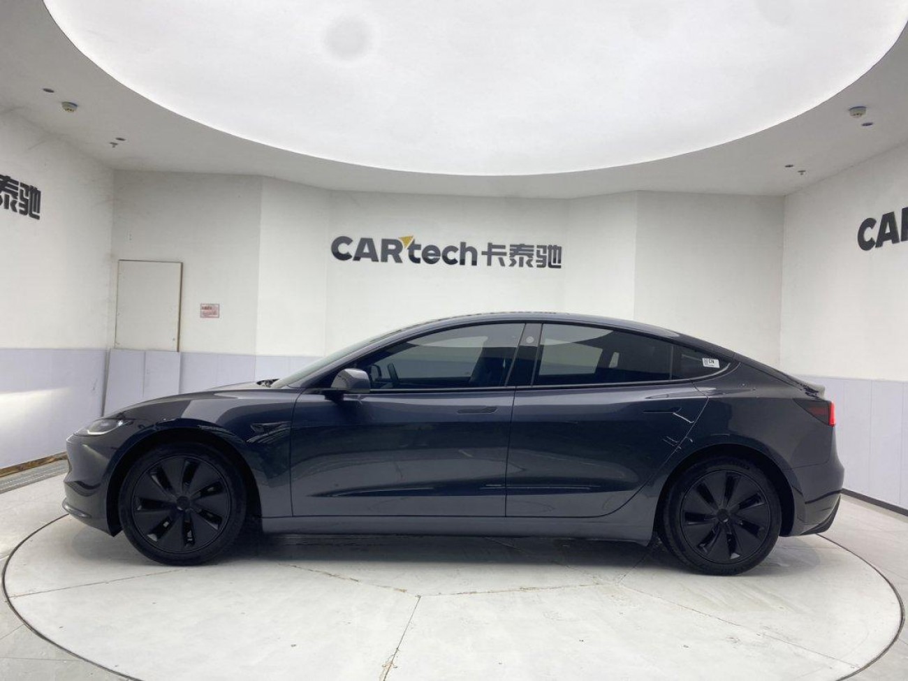 Tesla Model 3 2024