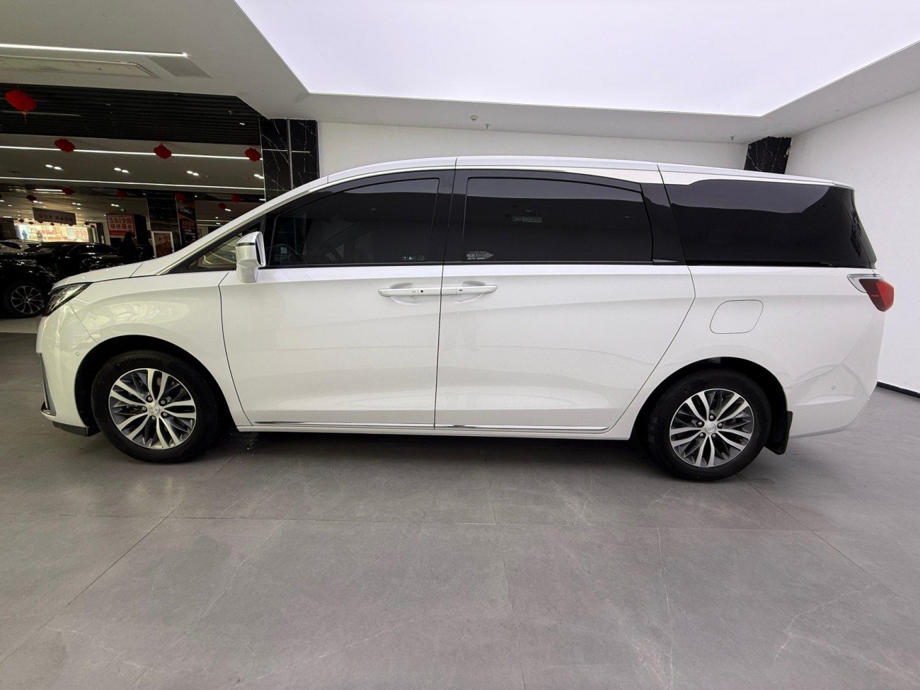 Buick GL8 2023
