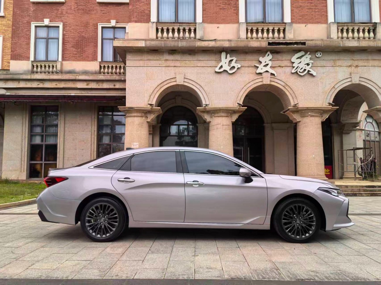Toyota Avalon 2023