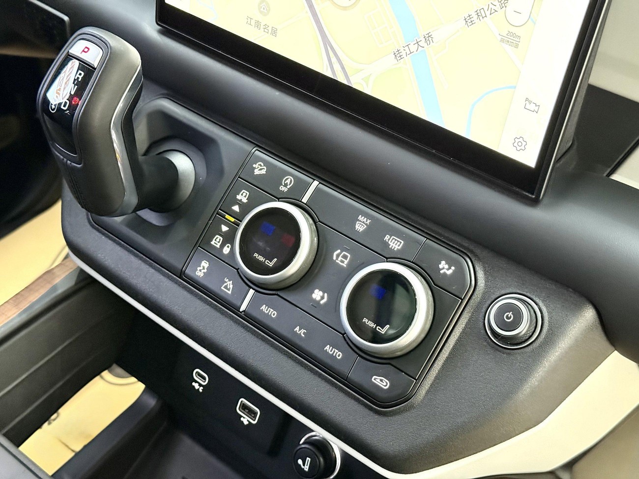 Land Rover Defender 2023