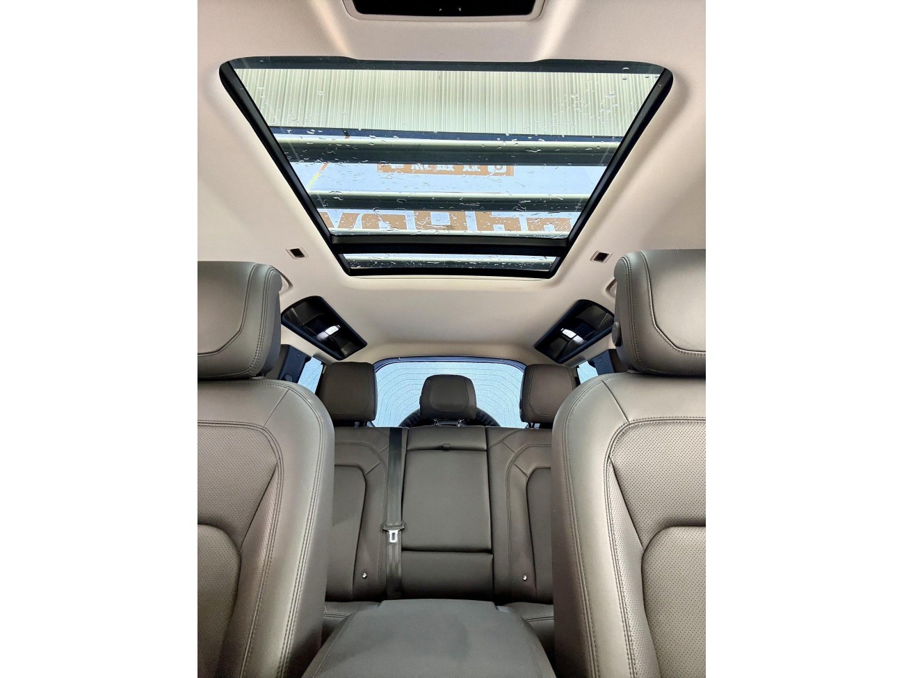 Land Rover Defender 2023