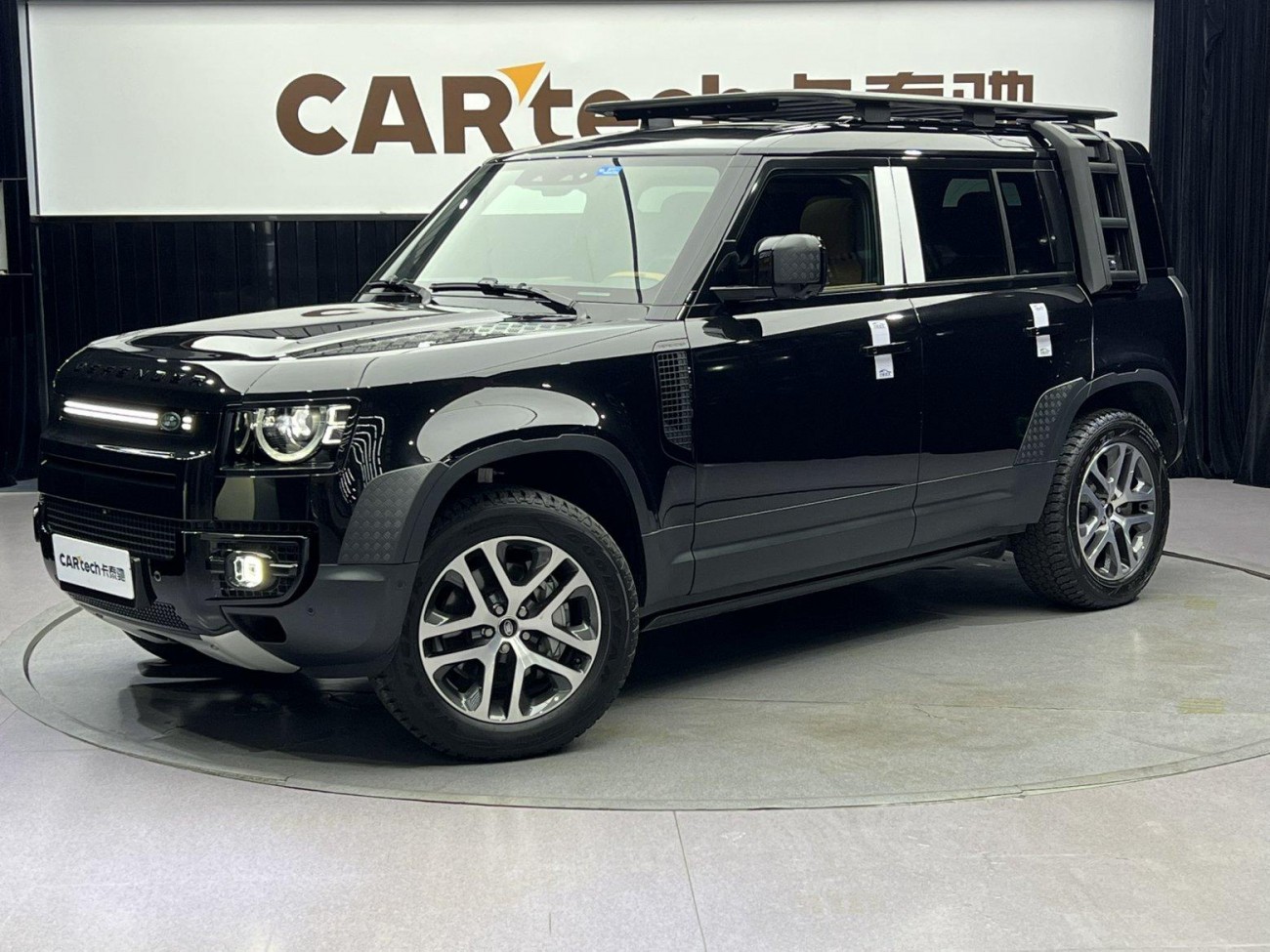 Land Rover Defender 2024