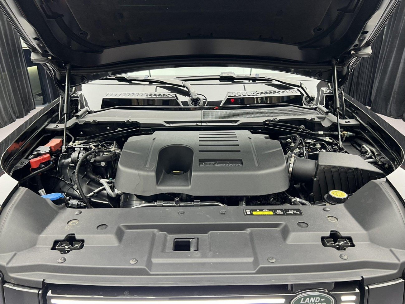Land Rover Defender 2024